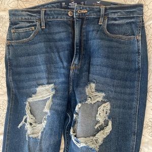 Never worn, NEW WITH TAGS Hollister Brand jeans.